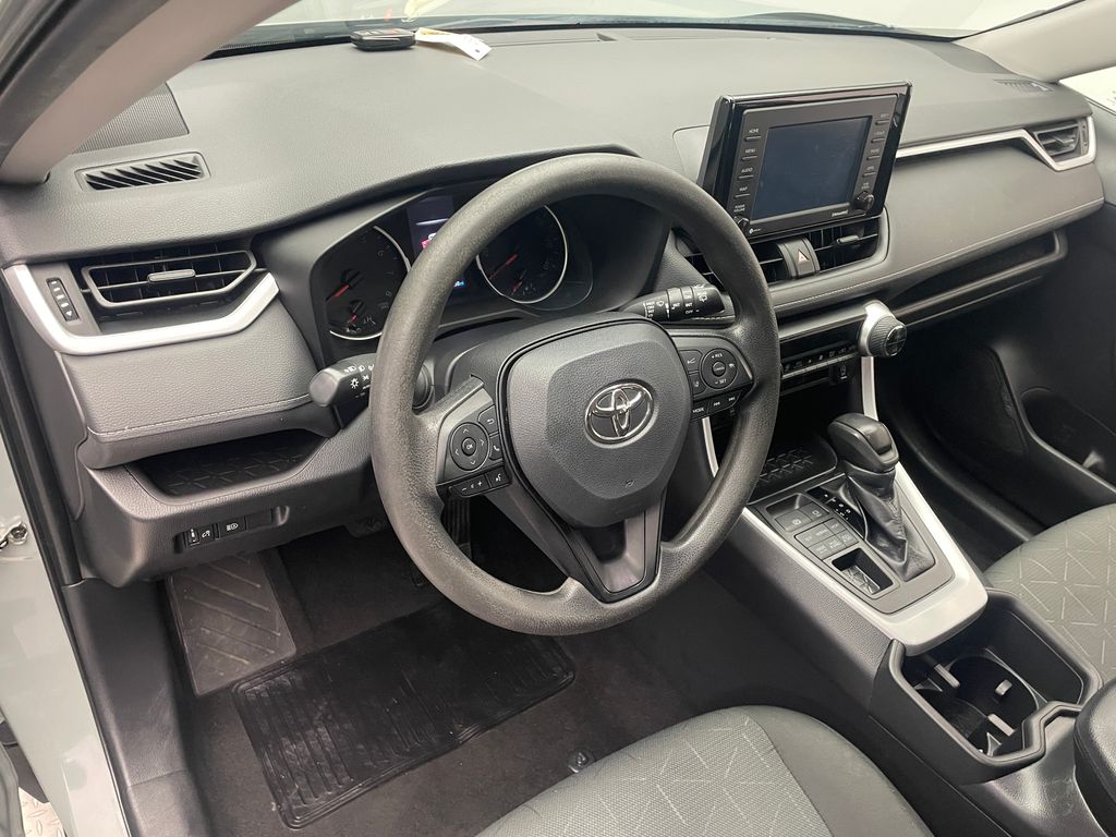 2022 Toyota RAV4 XLE 11
