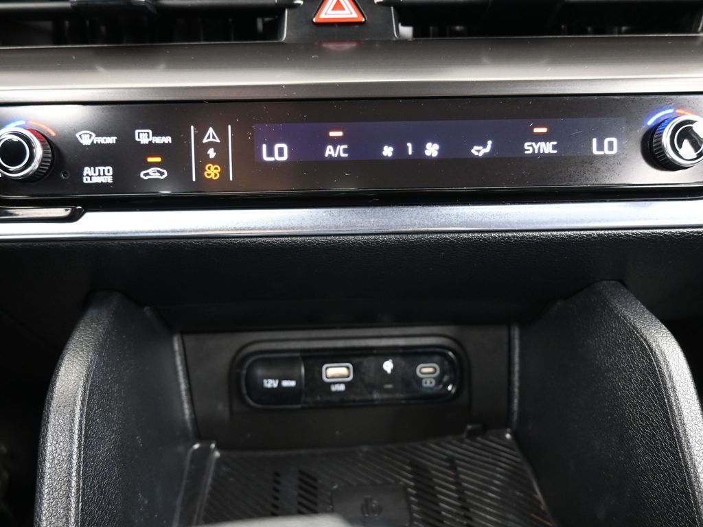 Used 2025 Everlasting Silver Kia EX image 25