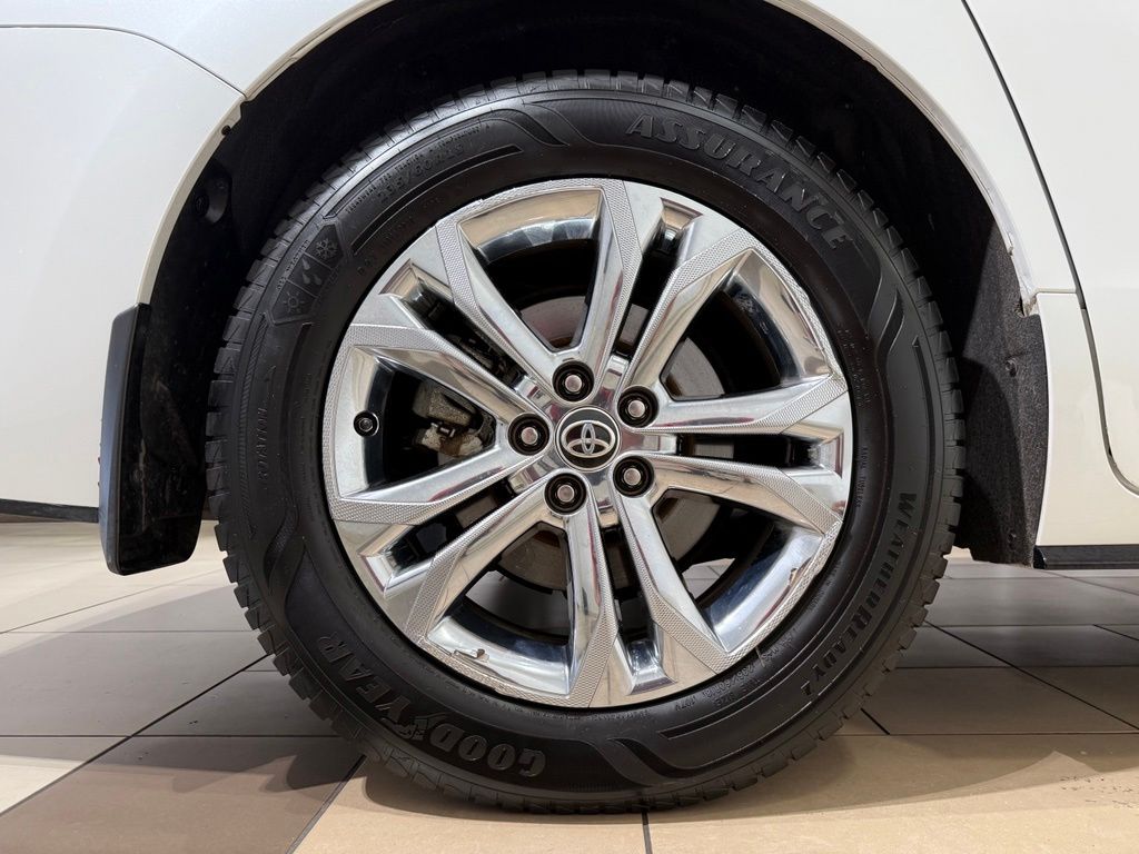 Thumbnail: 2023 Toyota Sienna - 9