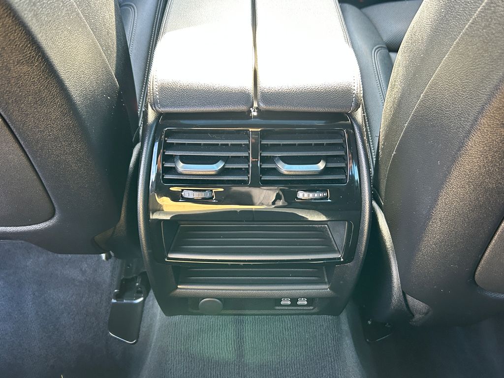 Thumbnail: 2022 BMW 5 Series - 32