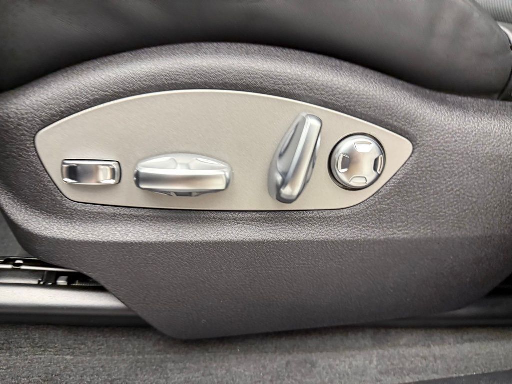 Thumbnail: 2026 Porsche Panamera - 21