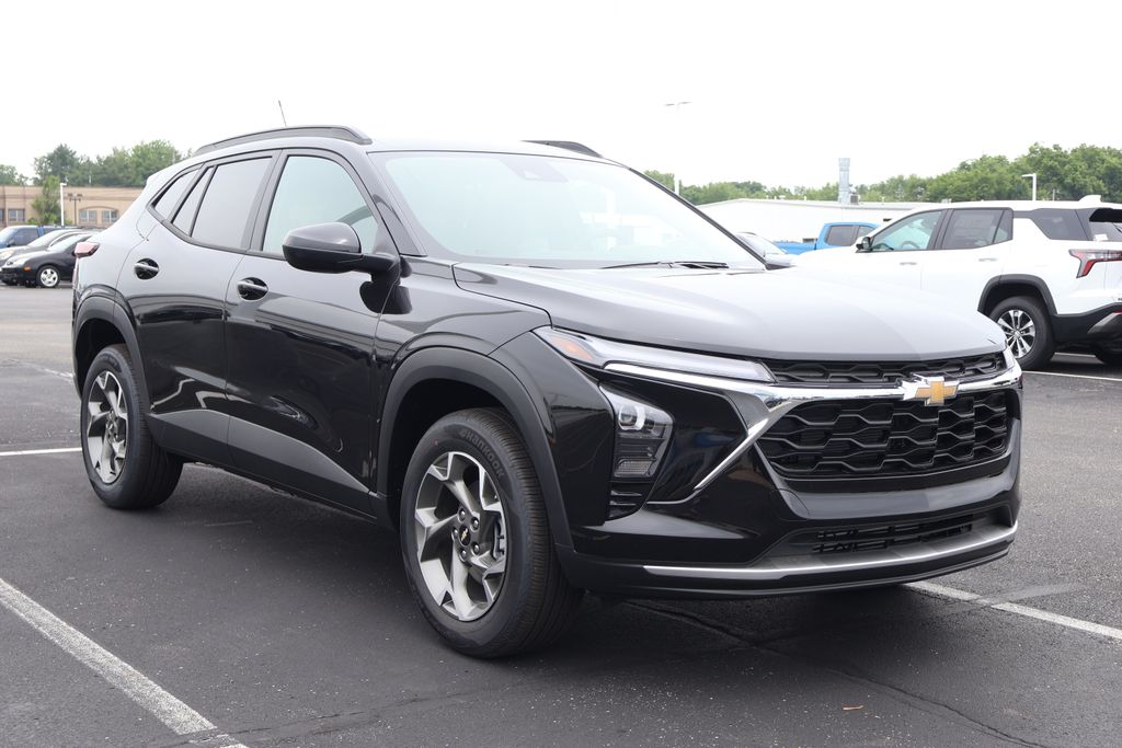 Thumbnail: 2025 Chevrolet Trax - 3