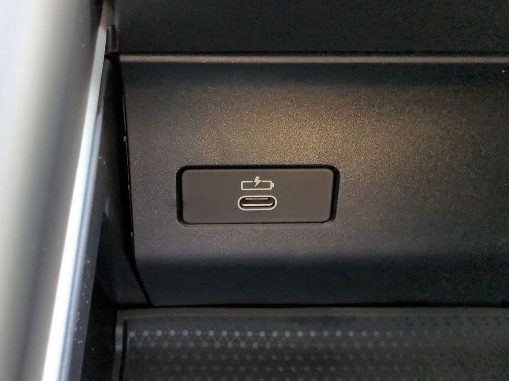 New 2026 White BMW xDrive40i image 23