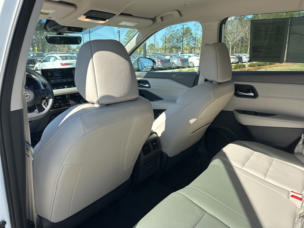 2024 Everest White Pearl Nissan Rogue SL FWD SUV