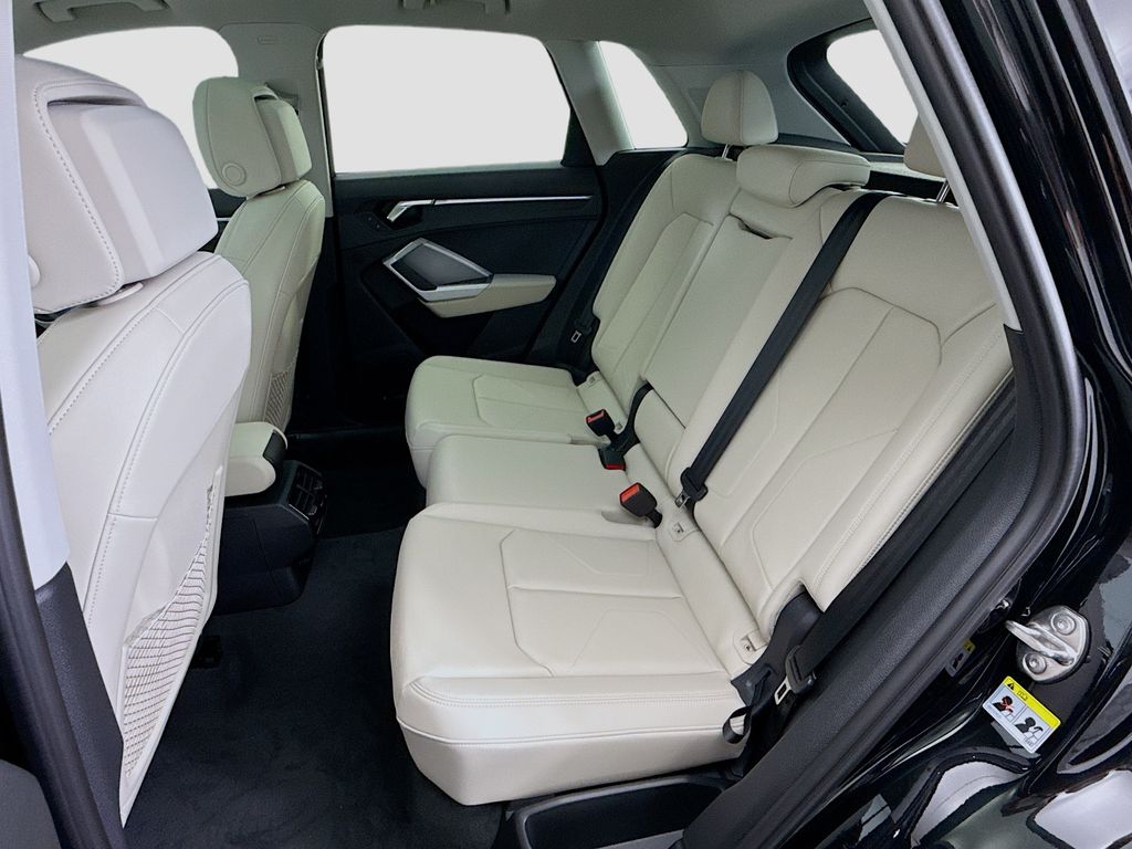 Thumbnail: 2025 Audi Q3 - 21