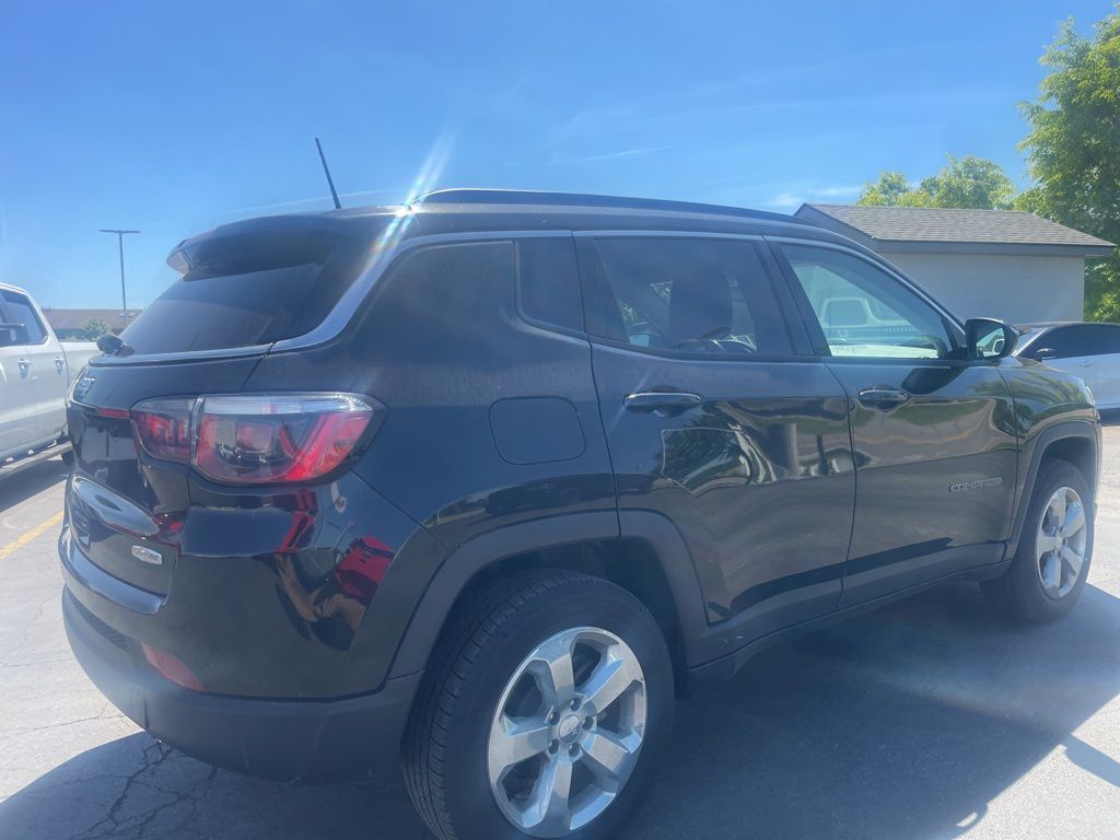 Used 2019 Black Jeep Latitude image 7