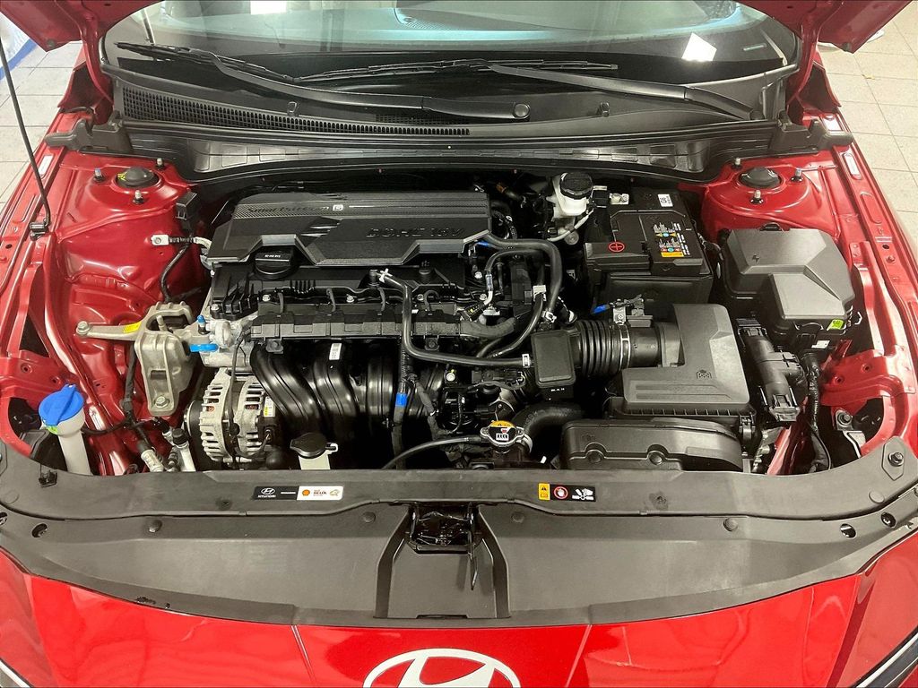2025 Hyundai Elantra — photo 30