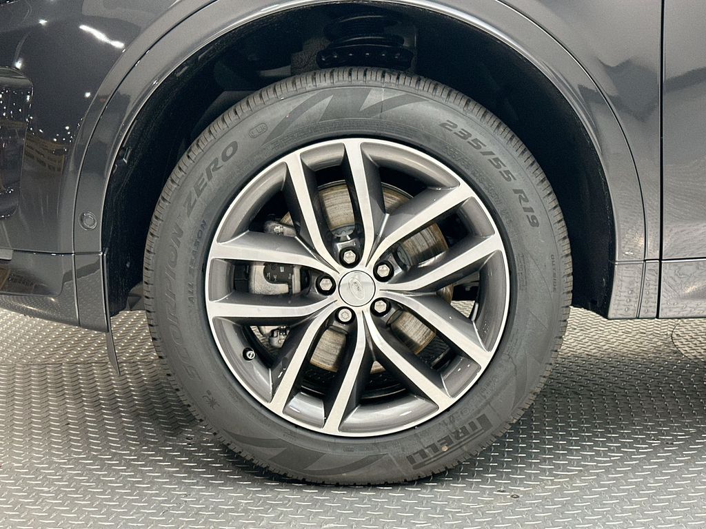 Thumbnail: 2025 Land Rover Discovery Sport - 2