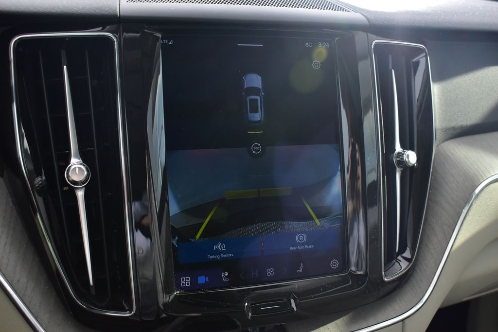 Thumbnail: 2023 Volvo XC60 - 18