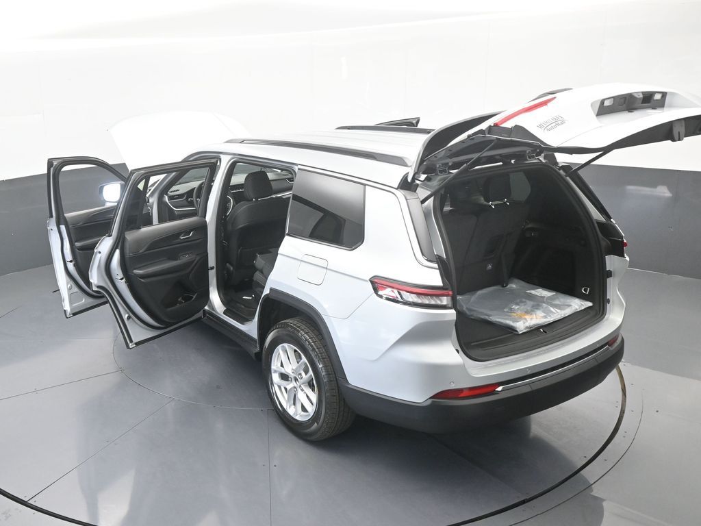 New 2026 Silver Zynith Jeep Laredo image 61