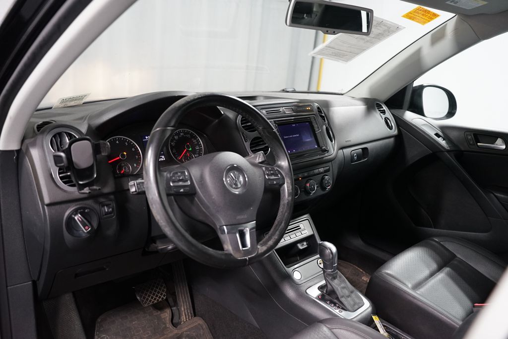 Thumbnail: 2017 Volkswagen Tiguan - 7