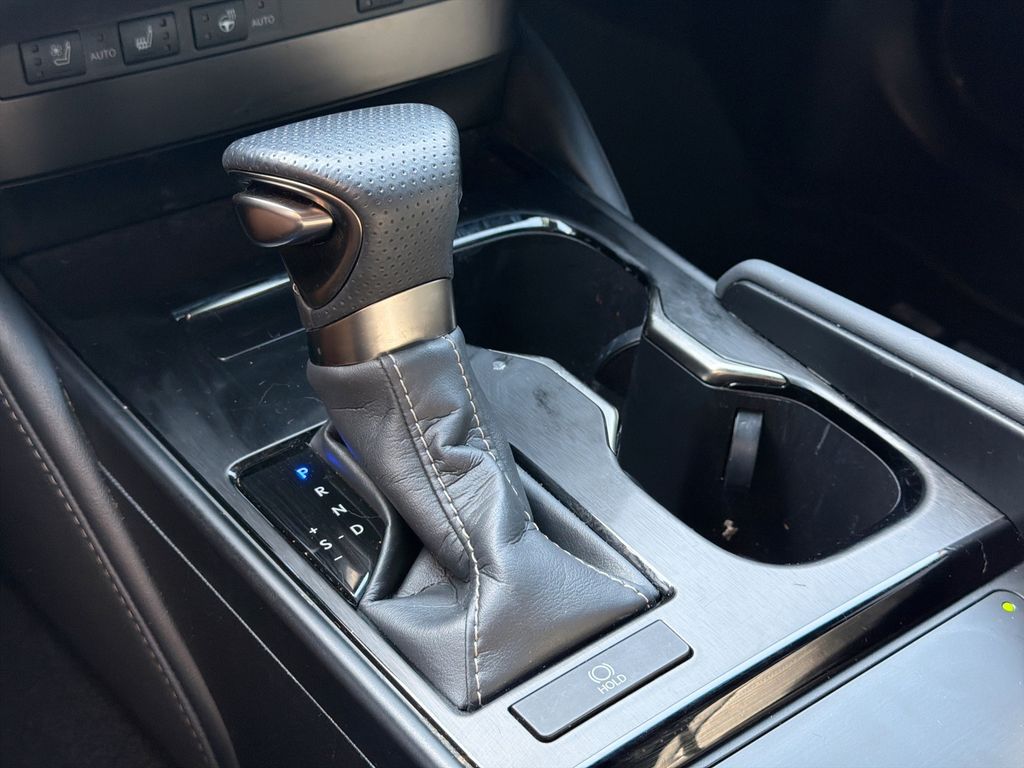 Thumbnail: 2024 Lexus ES - 20