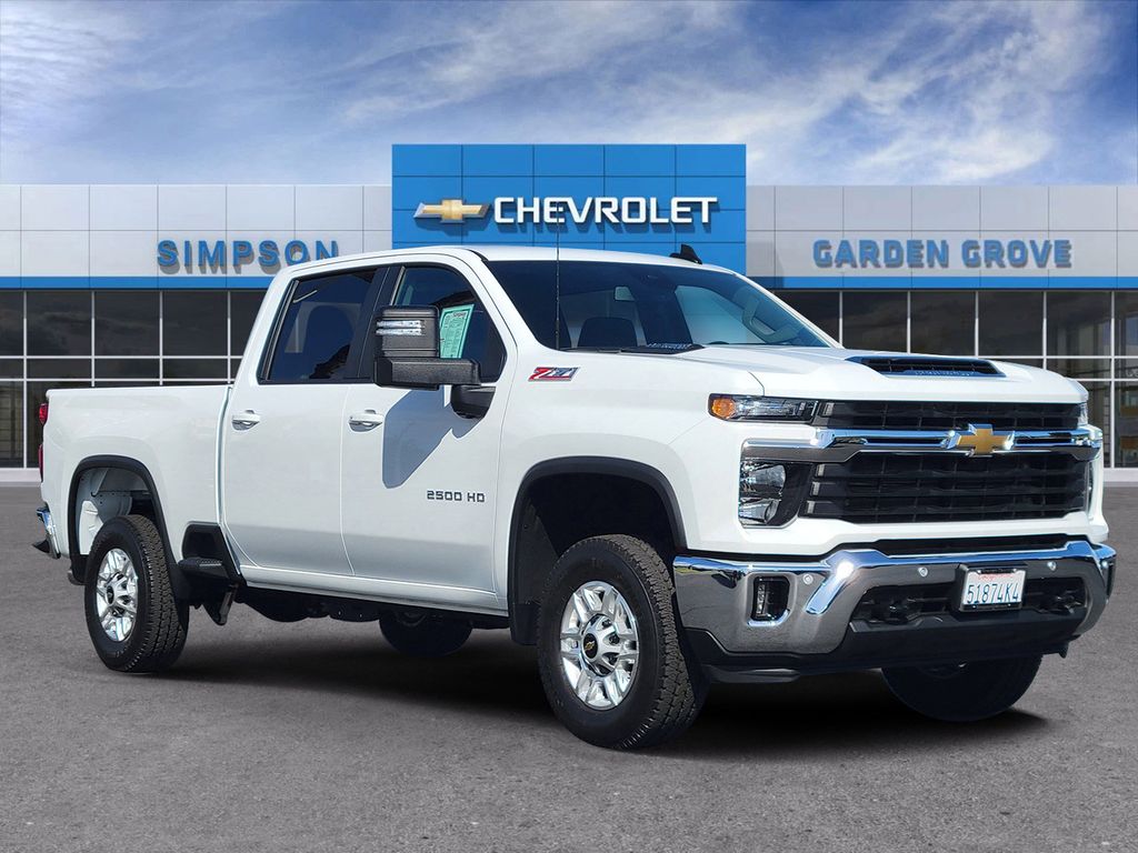 Summit White 2026 Chevrolet Silverado 2500HD Pickup Truck Four-Wheel Drive Automatic