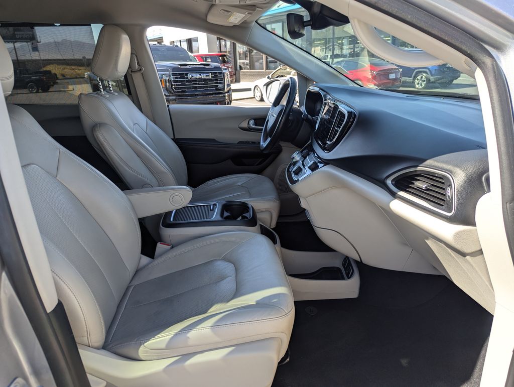 2021 Chrysler Pacifica Touring L 36