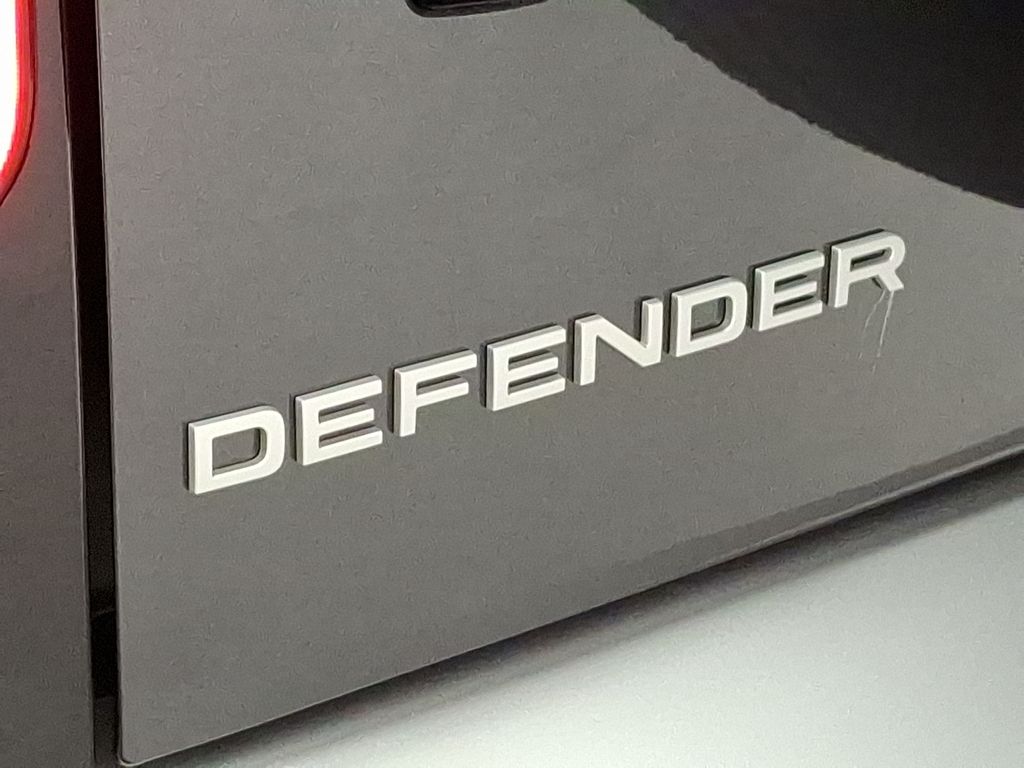 2025 Land Rover Defender 110 16