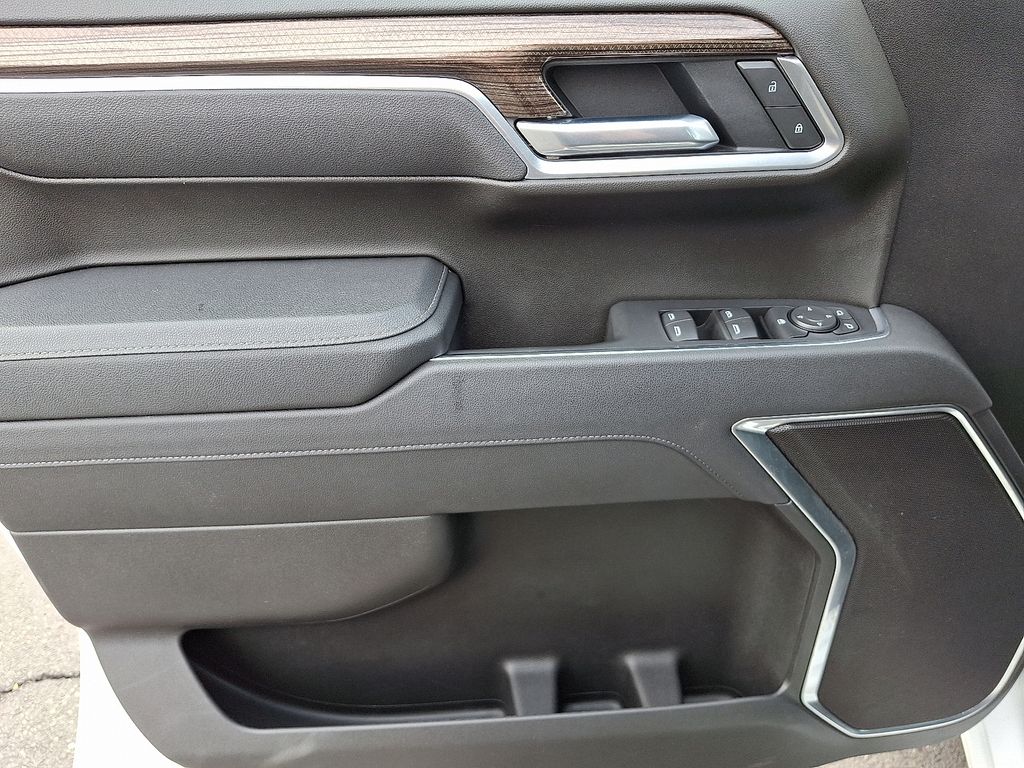 Thumbnail: 2026 Chevrolet Silverado 1500 - 13