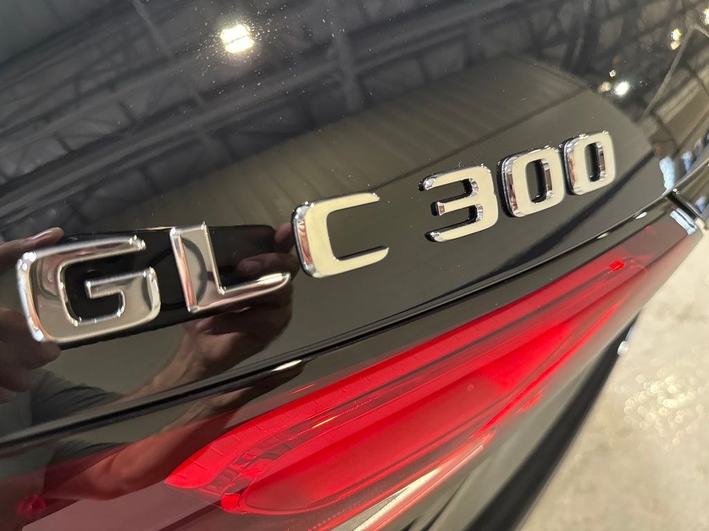 Thumbnail: 2027 Mercedes-Benz GLC - 9