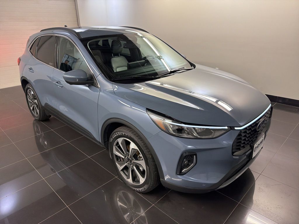 2023 Ford Escape Platinum AWD Hybrid's photo