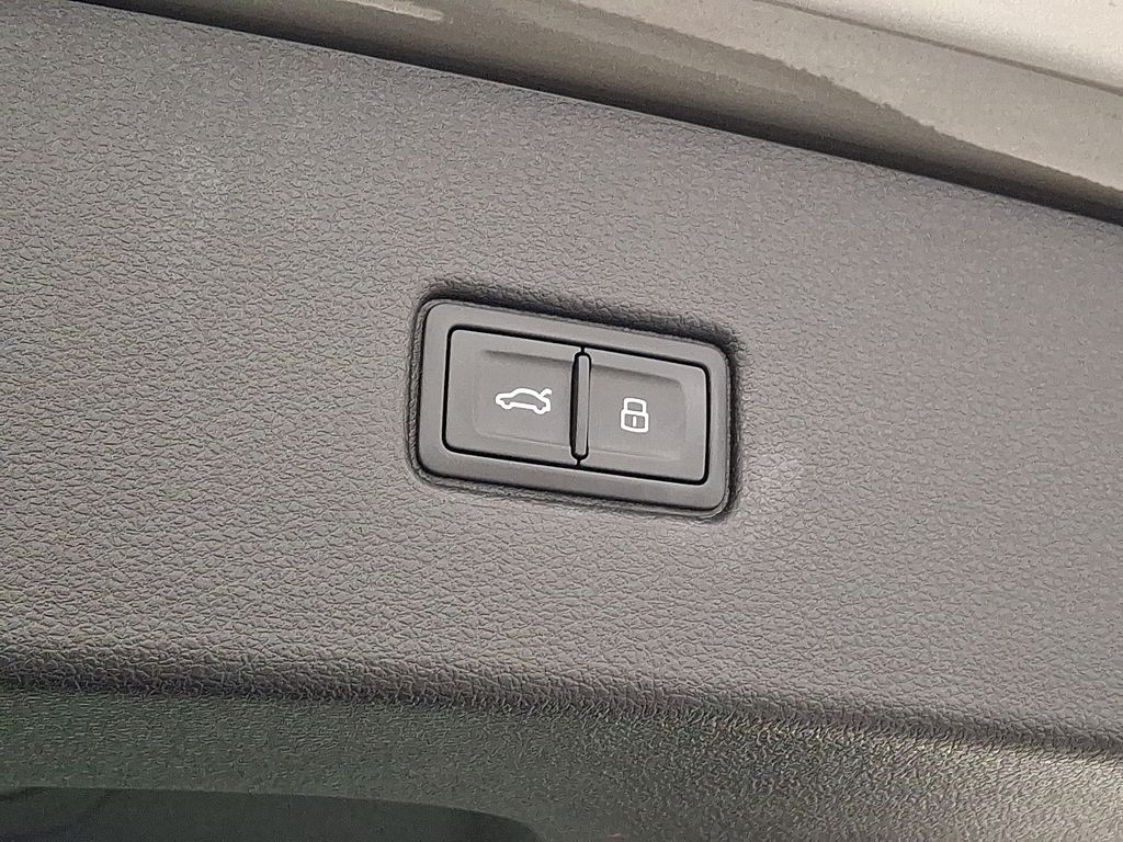 Thumbnail: 2023 Audi SQ5 - 29