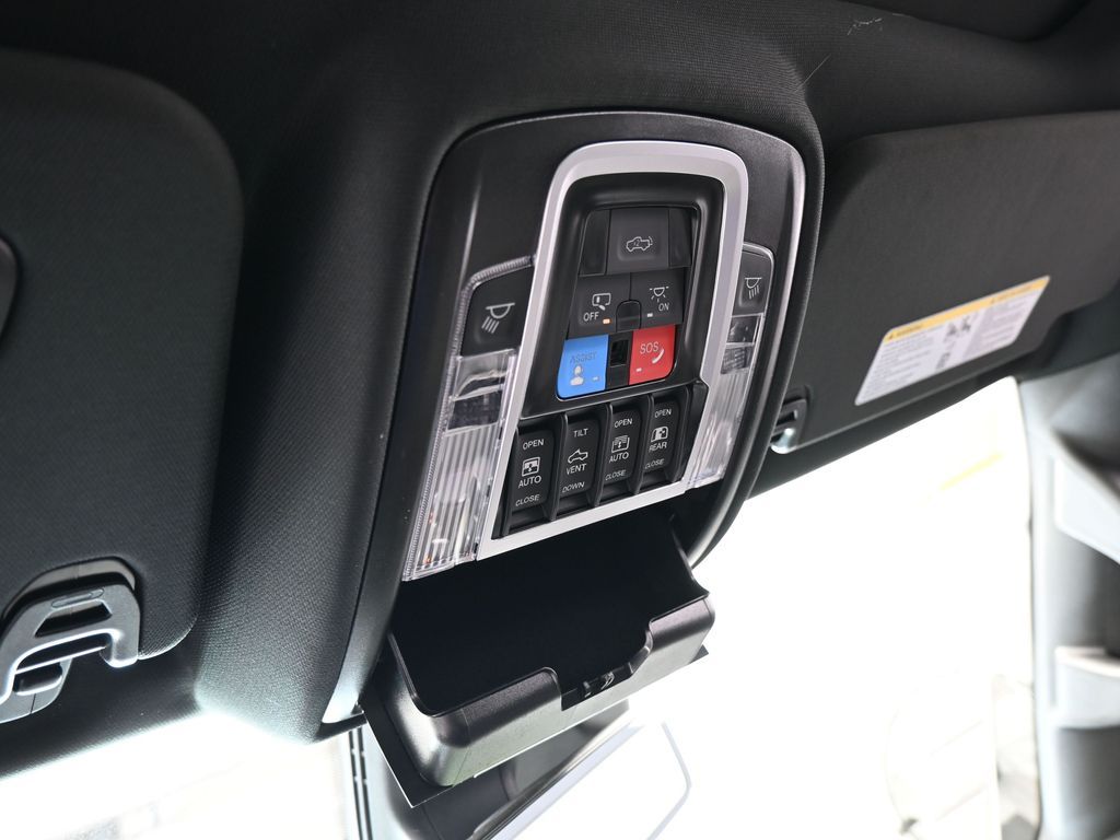 New 2026 Diamond Black Crystal Pearlcoat Ram Limited image 27