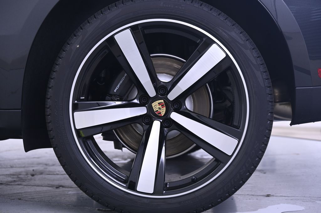 Thumbnail: 2025 Porsche Macan - 12