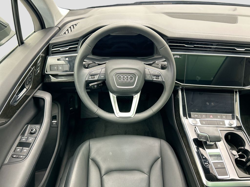 Thumbnail: 2023 Audi Q7 - 10