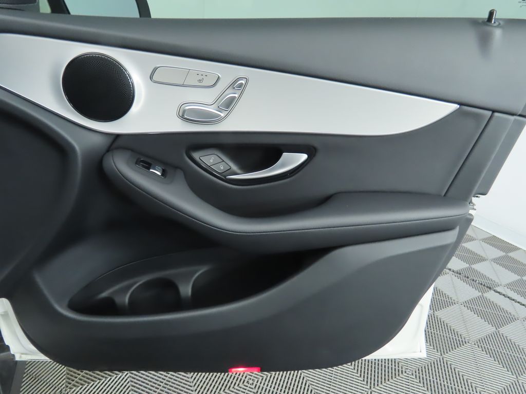 Thumbnail: 2022 Mercedes-Benz GLC - 25