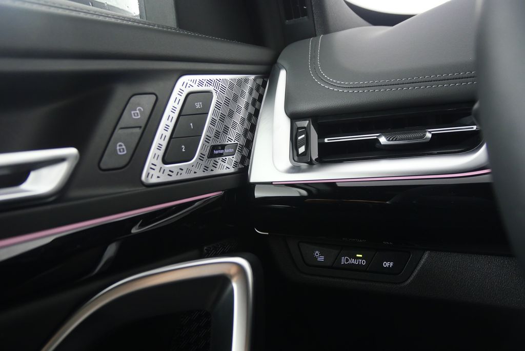 2025 BMW X1 xDrive28i 18