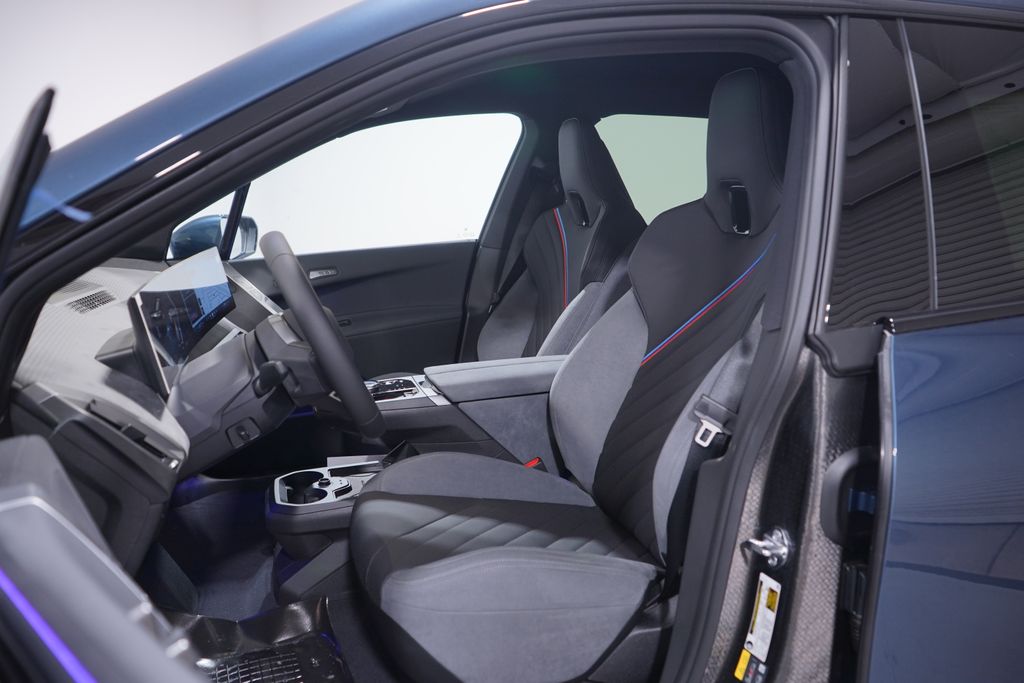 Thumbnail: 2026 BMW iX - 7