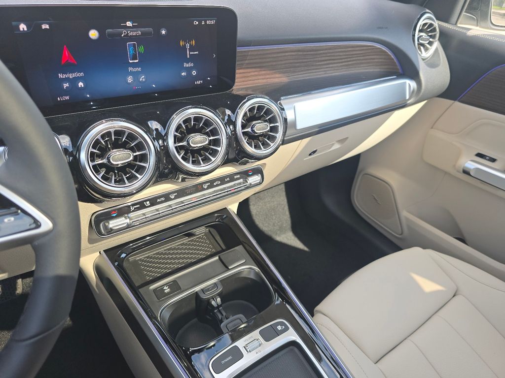 New 2026 White Mercedes-Benz GLB 250 image 29