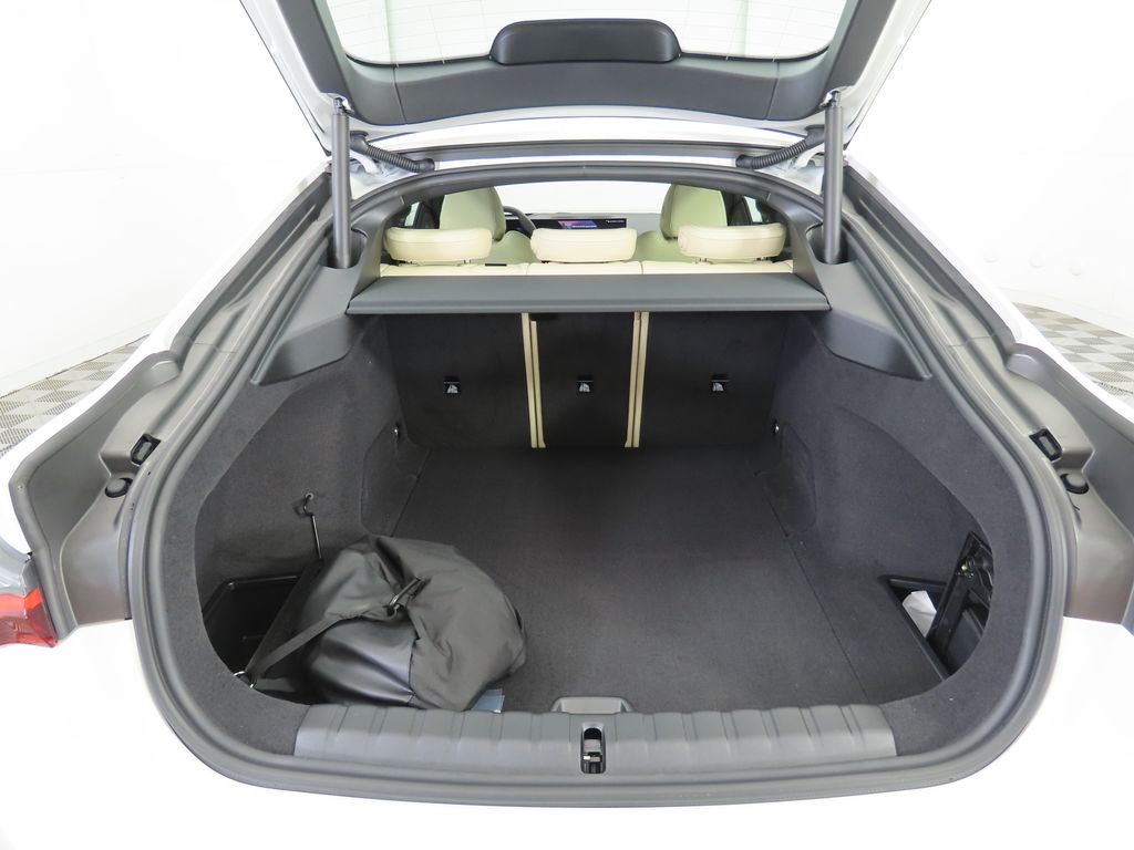 Thumbnail: 2026 BMW i4 - 27