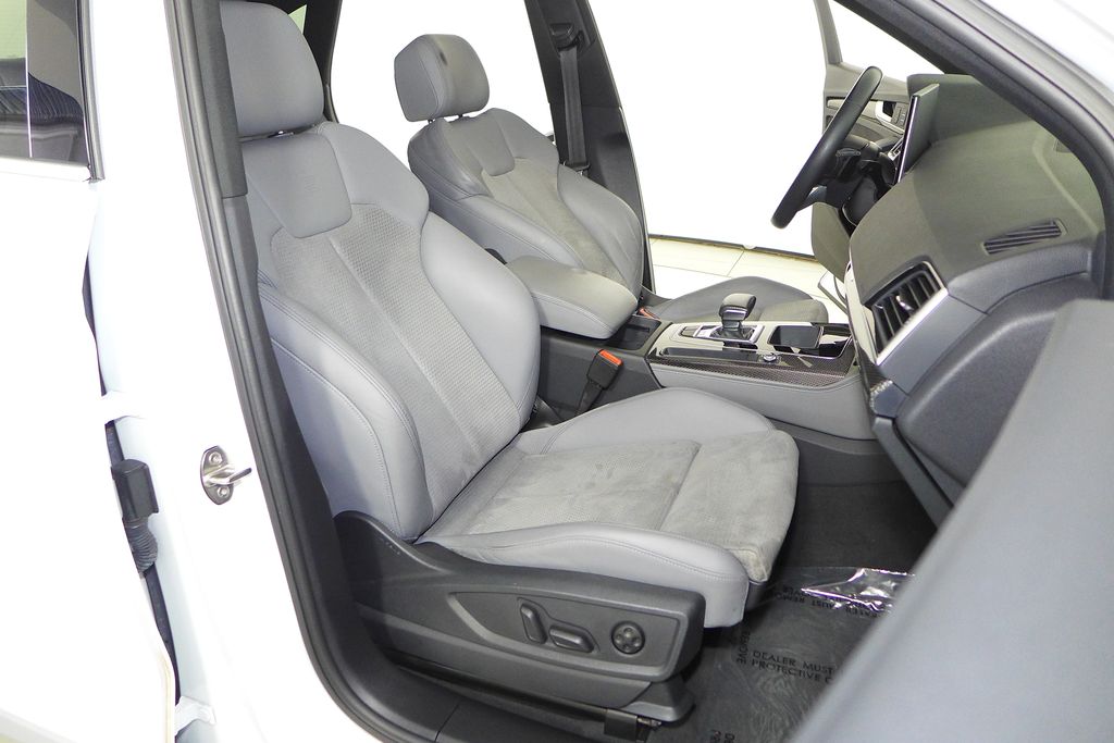 Thumbnail: 2022 Audi SQ5 - 19