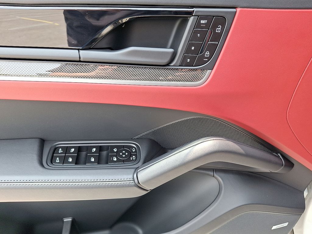 2024 Porsche Cayenne  15