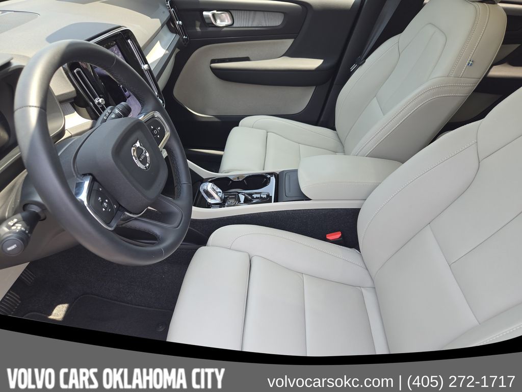 2026 Volvo XC40 Plus - Photo 15