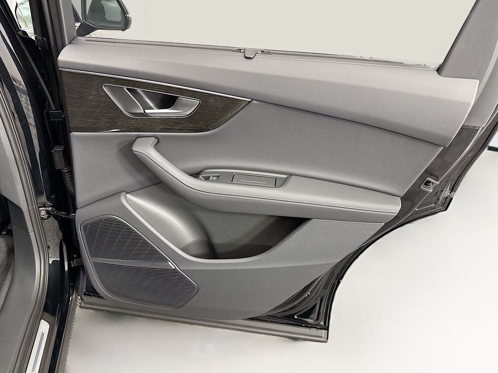 Thumbnail: 2026 Audi Q7 - 28