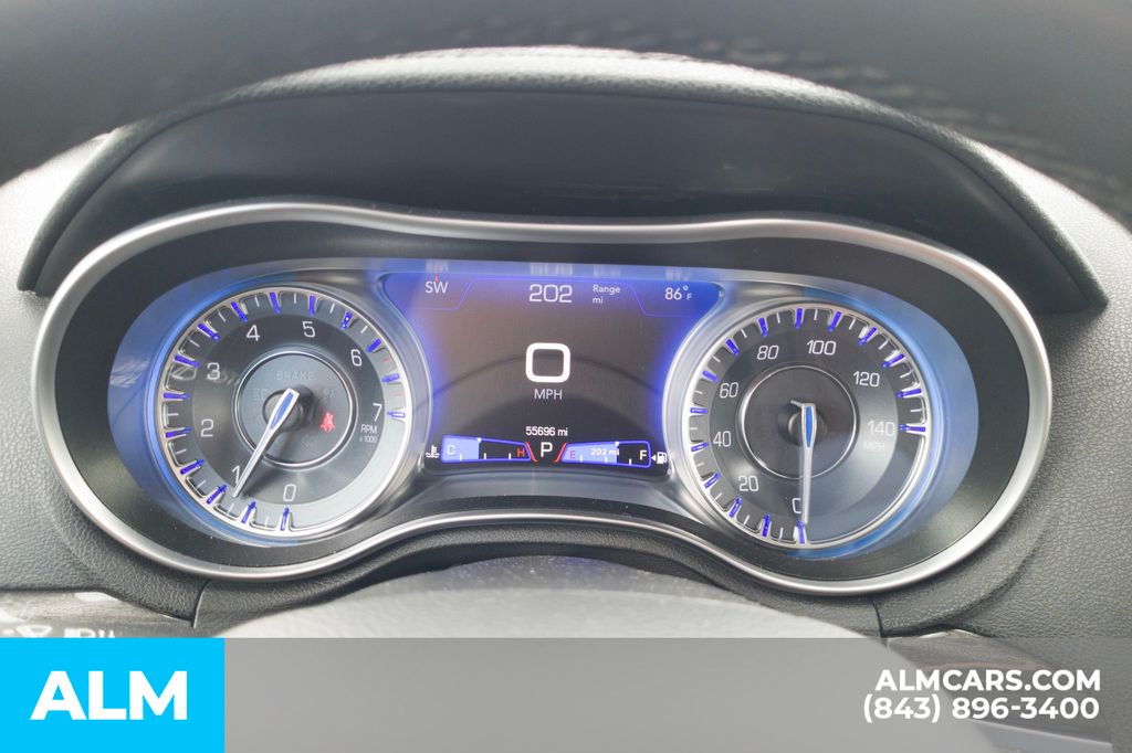 2022 Chrysler 300 Touring photo 28