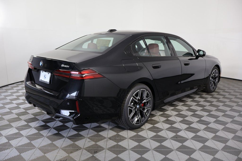 Thumbnail: 2026 BMW 5 Series - 2