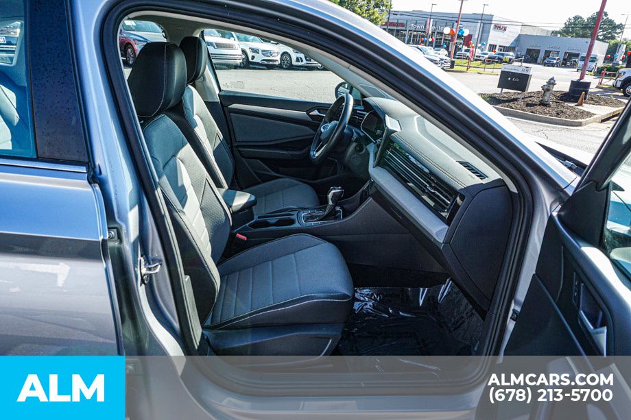 Used 2025 Gray Volkswagen 1.5T SE image 22