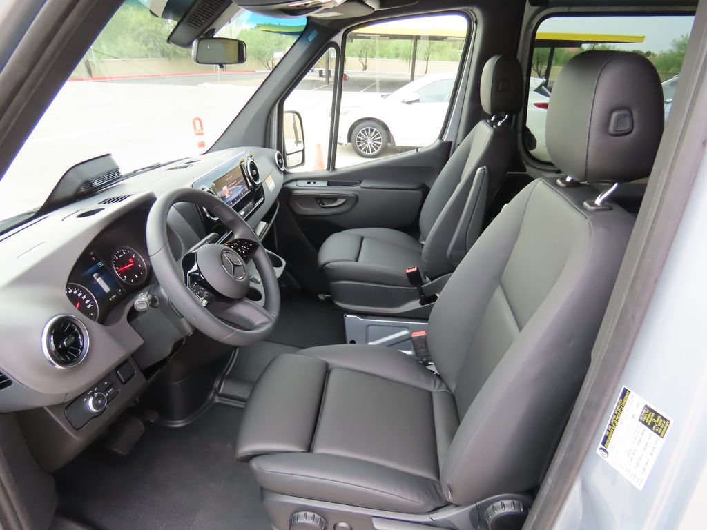 Thumbnail: 2025 Mercedes-Benz Sprinter - 20
