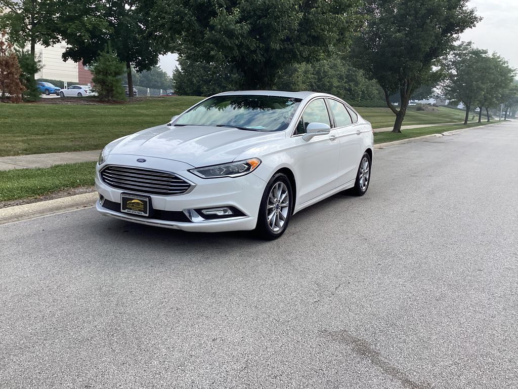 White Platinum Metallic Tri-Coat 2017 Ford Fusion Sedan Front-Wheel Drive 6-Speed Automatic