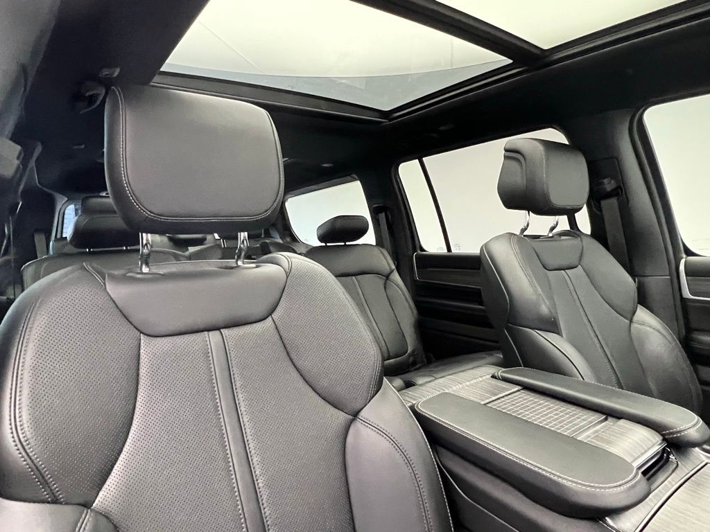 Thumbnail: 2023 Jeep Wagoneer - 7