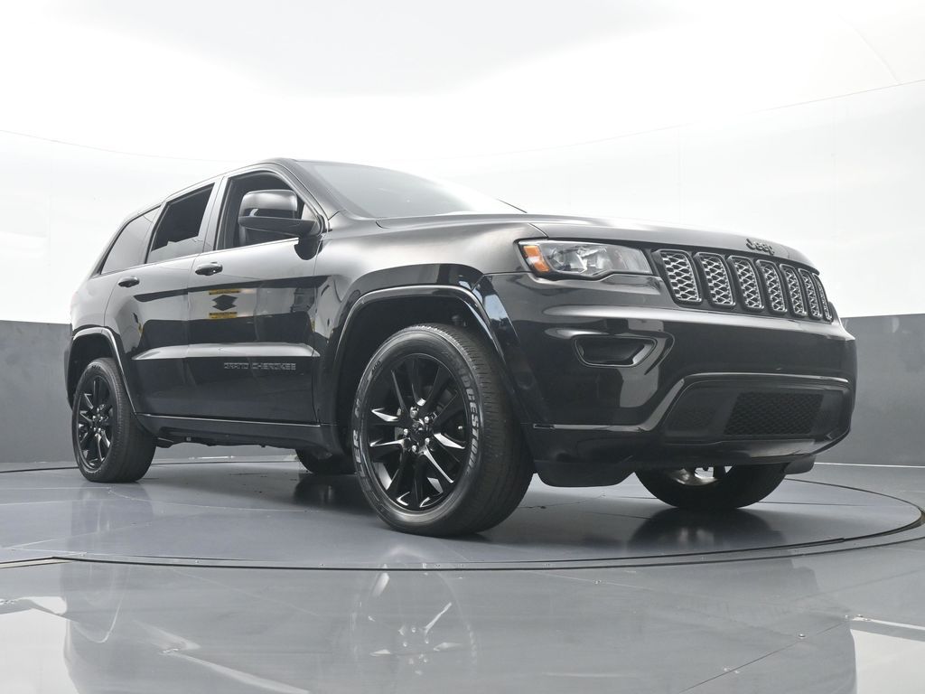 Used 2020 Diamond Black Crystal Pearlcoat Jeep Altitude image 63