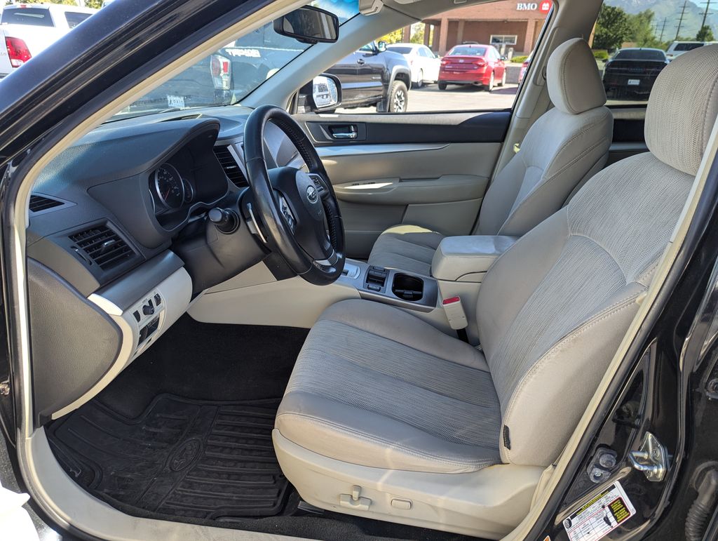 2014 Subaru Outback 2.5i Premium 23