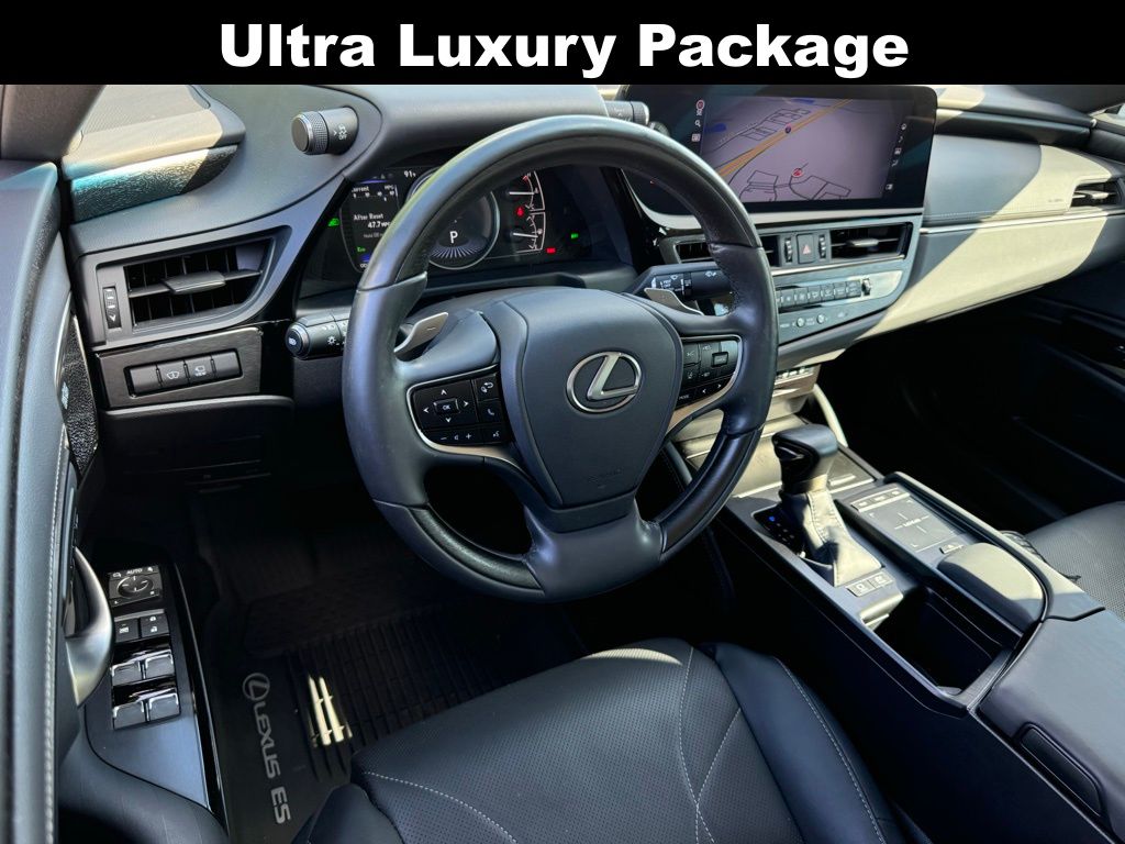 2022 Lexus ES 300h Ultra Luxury 3