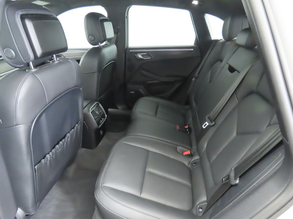 Thumbnail: 2022 Porsche Macan - 22