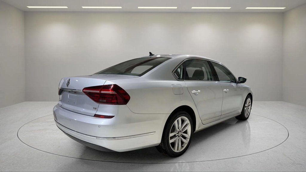 Used 2017 Reflex Silver Metallic Volkswagen 1.8T SE image 3