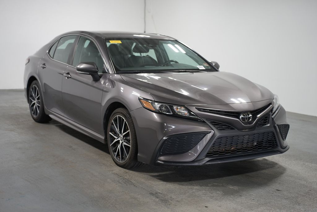 2023 Toyota Camry SE 3