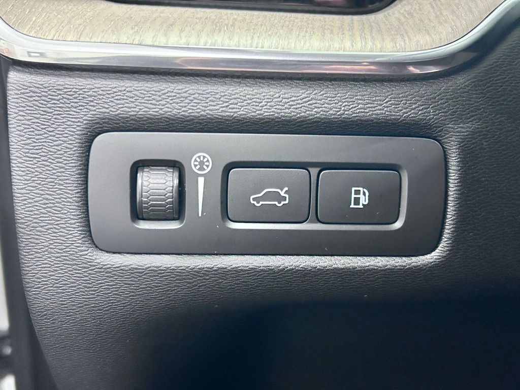 used 2022 Volvo XC60 Recharge Plug-In Hybrid car, priced at $30,991