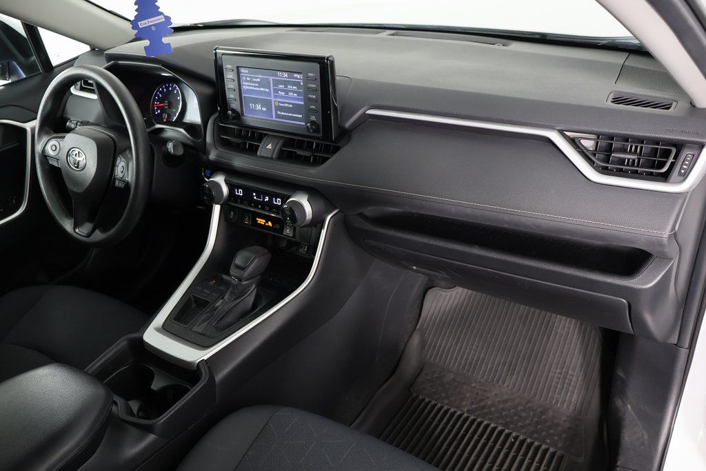 Thumbnail: 2019 Toyota RAV4 - 9