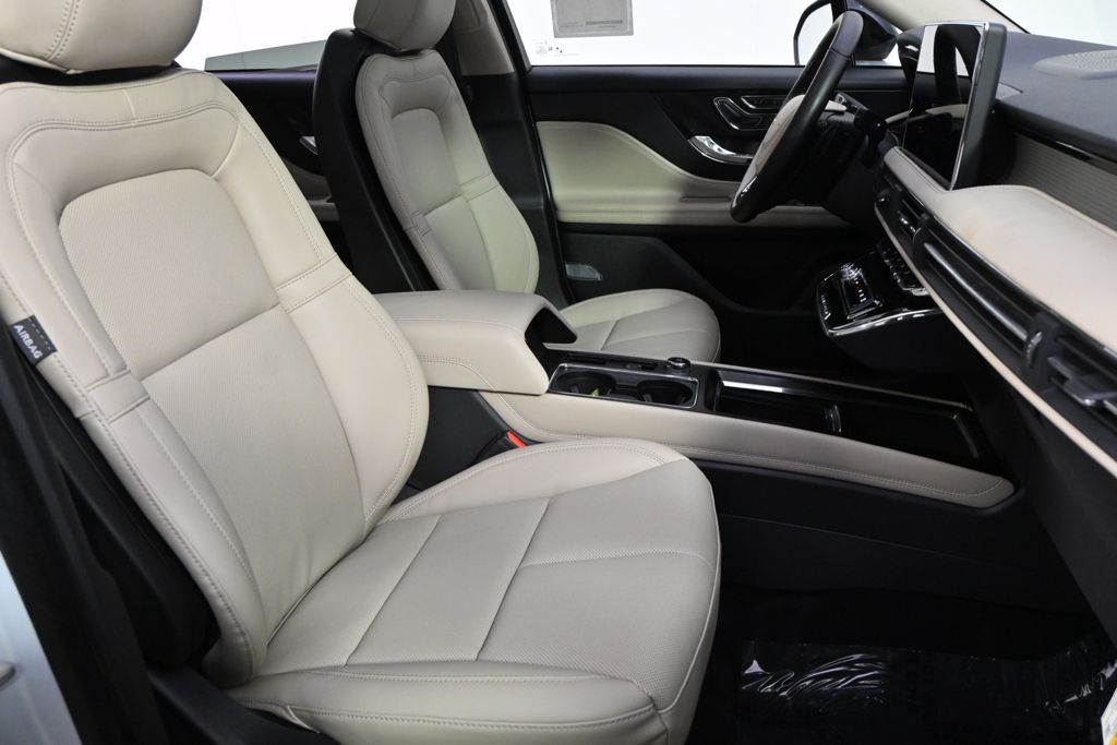 New 2026 White Lincoln Premiere image 16